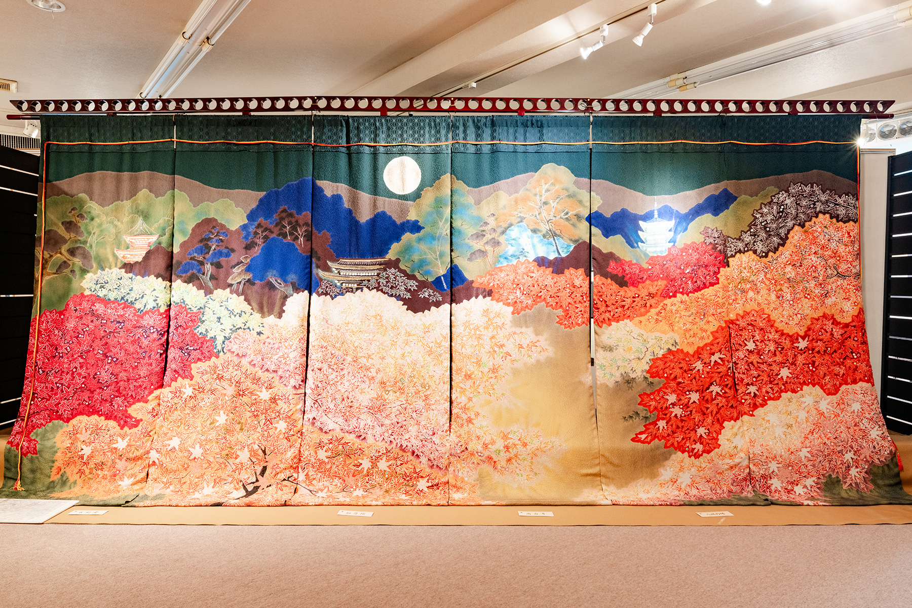 絞りを世界へ。日本唯一の絞り染め専門美術館 画像