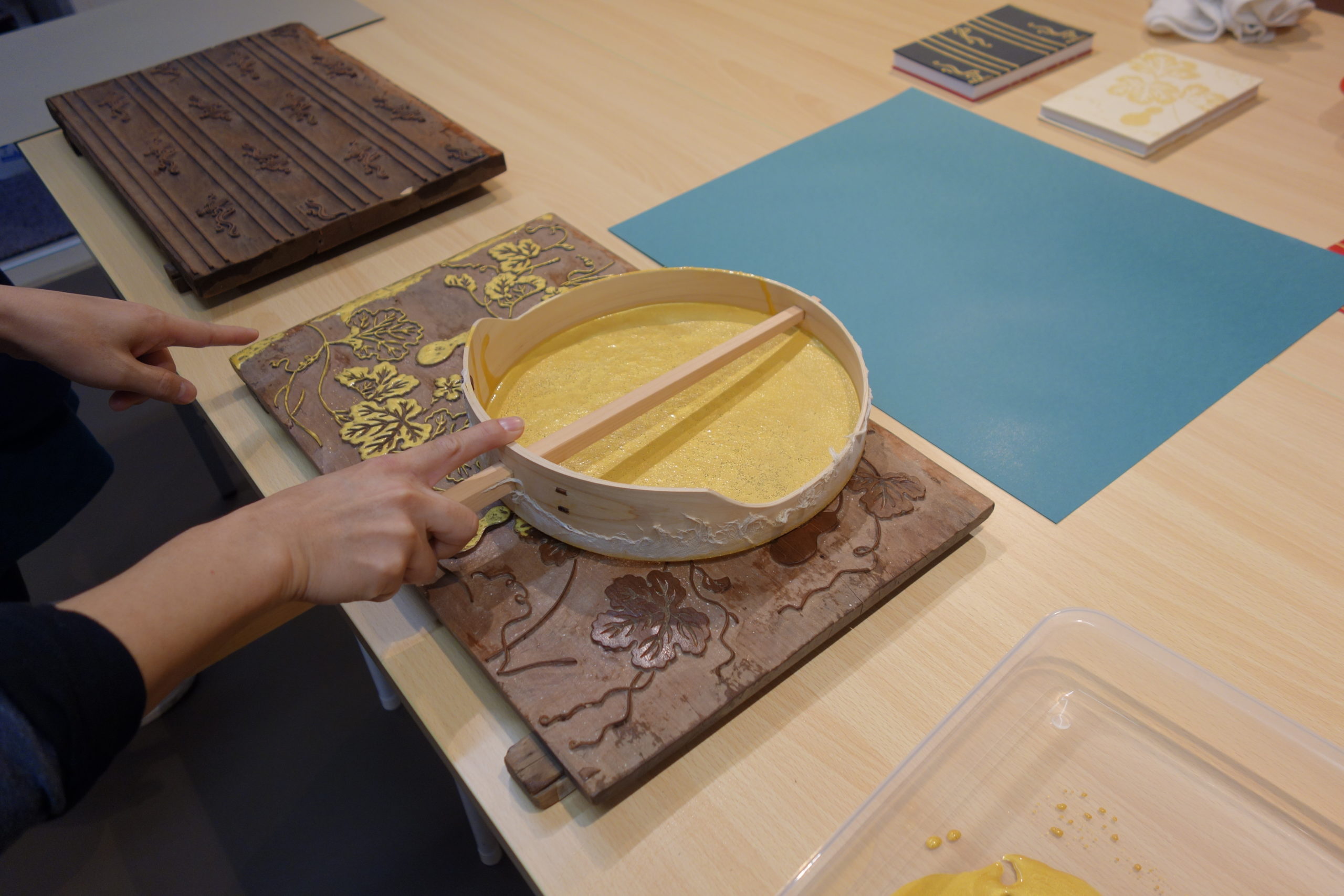 伝統工芸「京からかみ」文様のハガキ摺り体験 画像